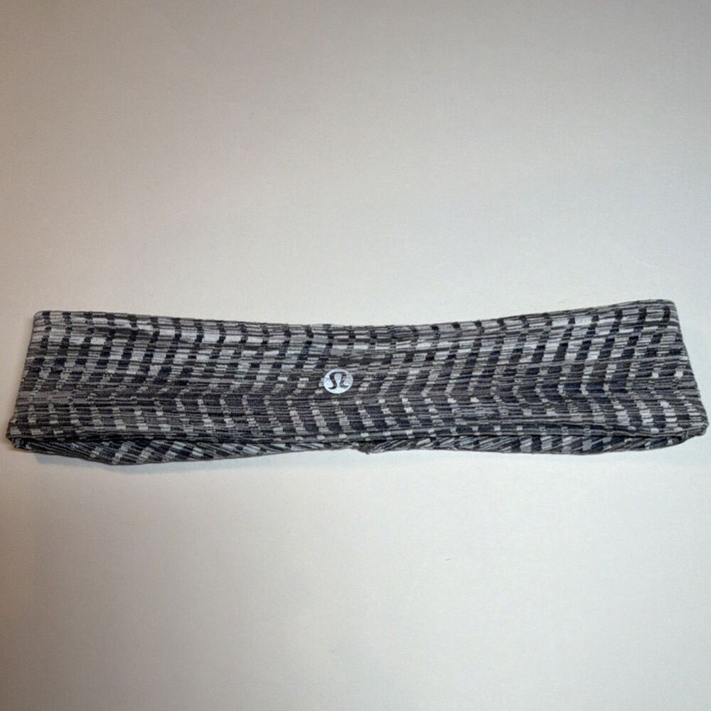 1.75” Lululemon Gray Black Geometric Headband
